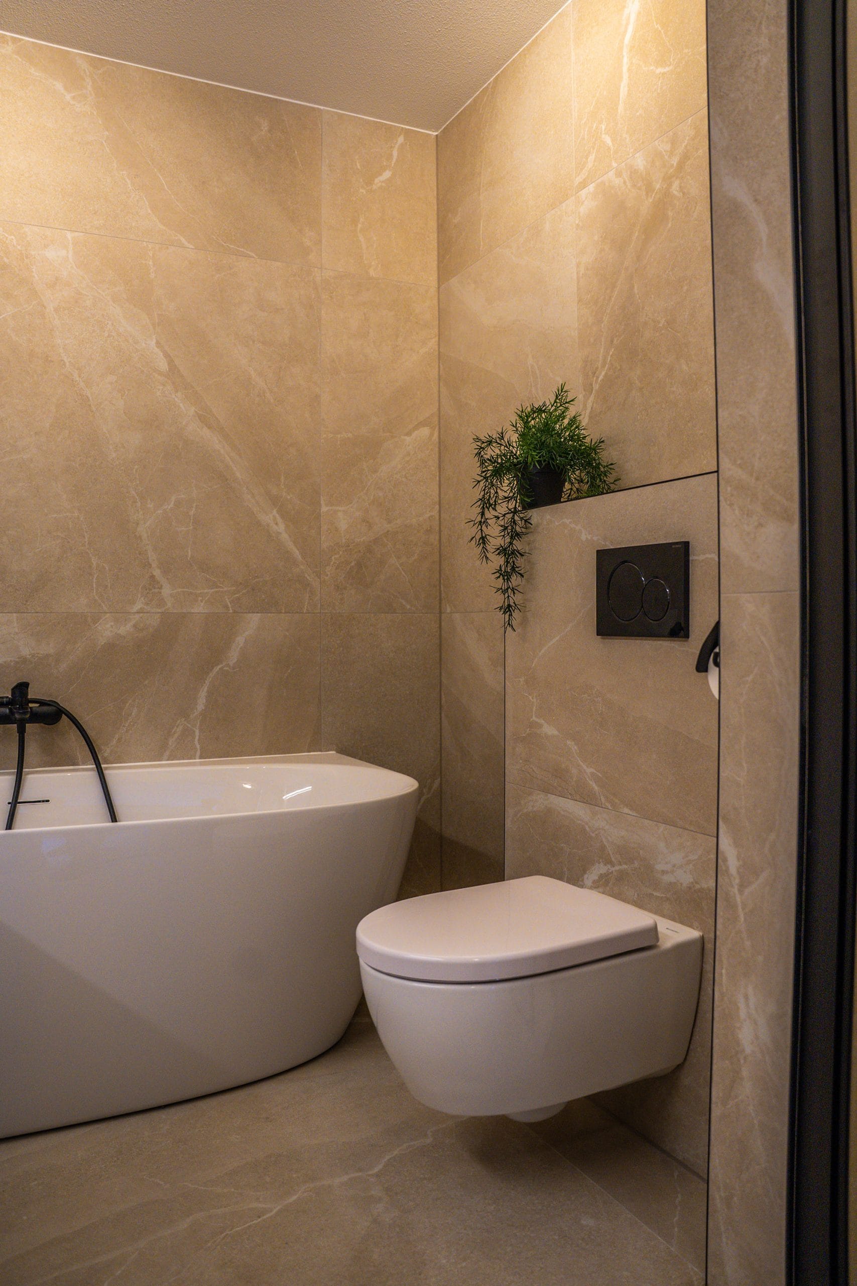 Complete badkamerrenovatie uitgevoerd door TISACO Bouwen in Nuth