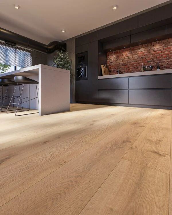 Keuken met een vloer in licht eiken houtlook in lange planken