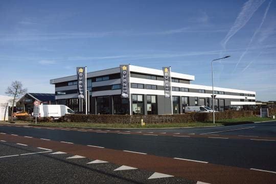 Bedrijfspand van TISACO Bouwen en Wonen aan de Thermiekstraat 6 in Nuth